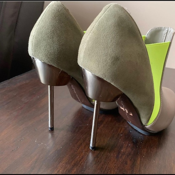 Shoes - Picture 2 of 3